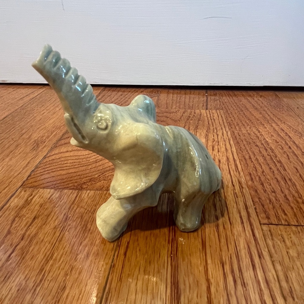 Gray Elephant Stone marble Figurine - Picture 10 of 10